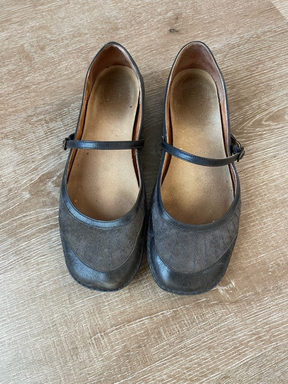 Mary Jane Clark’s Black Flat Shoes size 10 gorpcore grandmacore